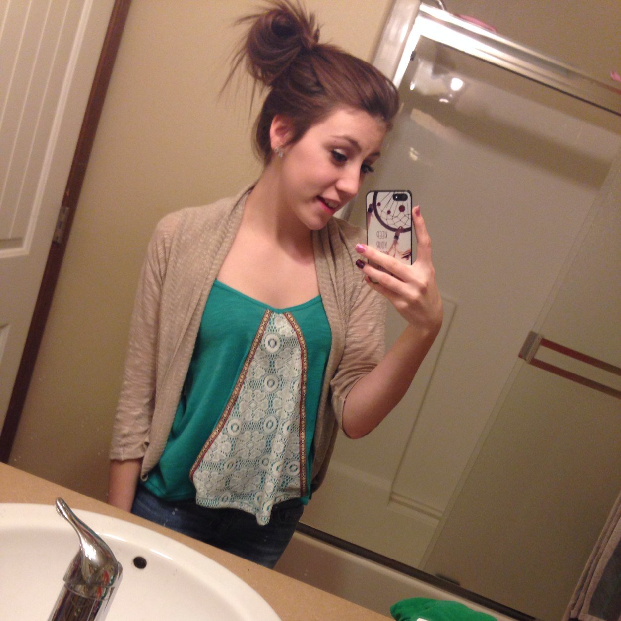 17, senior, adopted, mom, washington. ✌️