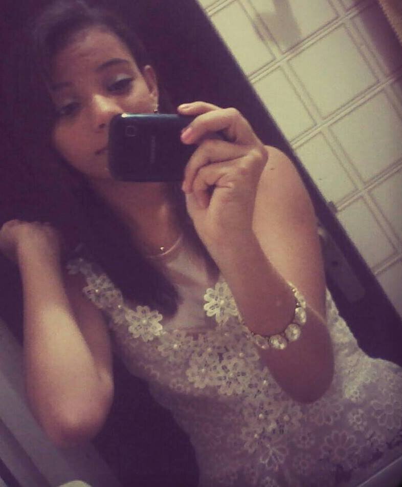 92198391's profile picture. Vem cá, me abraça, sem pressa, sem demora, sem motivo, sem hora para ir embora...