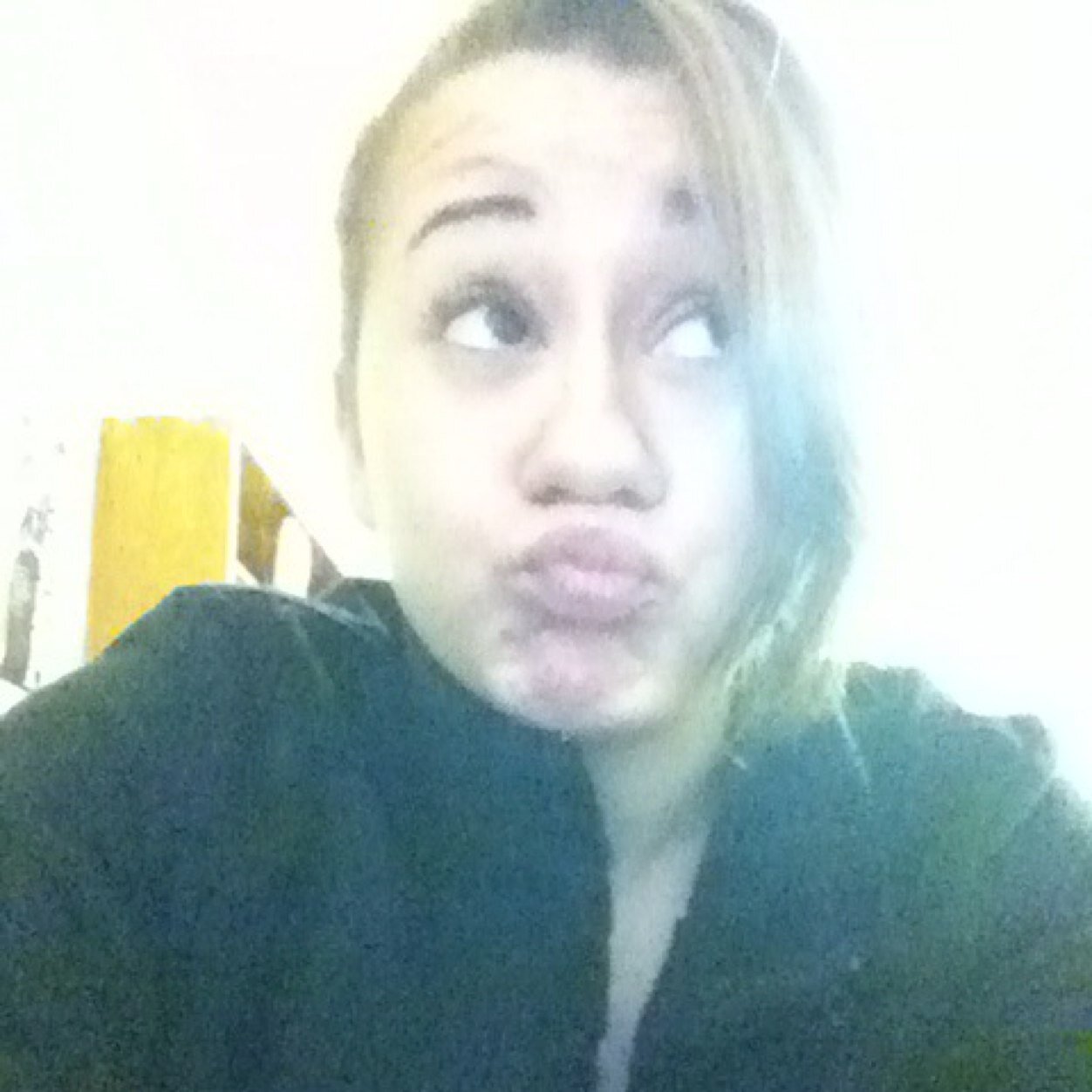 Kelsey Barnes ; Lhs ; Follow me I'll follow back !