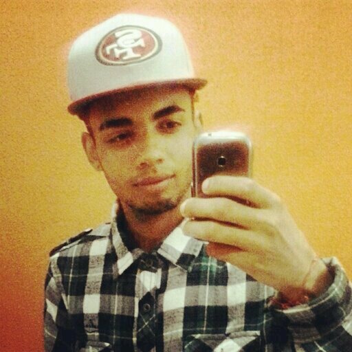 - SãoPaulino , Moreno , Gosto de #RAP, Sou Muito Nervoso as vezes rs *-*  e eu me amo ♥