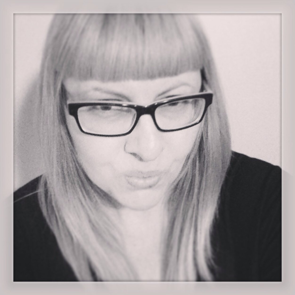 zazaroxy's profile picture. Artiste dans l'âme...Colorful Illustrator|Maker|Thrifter|Dogs lover|Instagram, Pinterest and fashion addict!