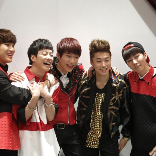 bigstar_hy's profile picture. 韓国のトップ作曲家「勇敢な兄弟」が自ら創った最強の男性5人組、ヒップホップアイドルグループ、そのBIGSTARの情報をお届けするスタッフツイッターです。※申し訳ございませんがリプライには返信できませんのであらかじめご了承ください。