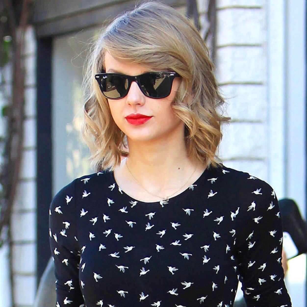 Follow @stilababe09 and follow me and i will follow u back Love, taylor swift