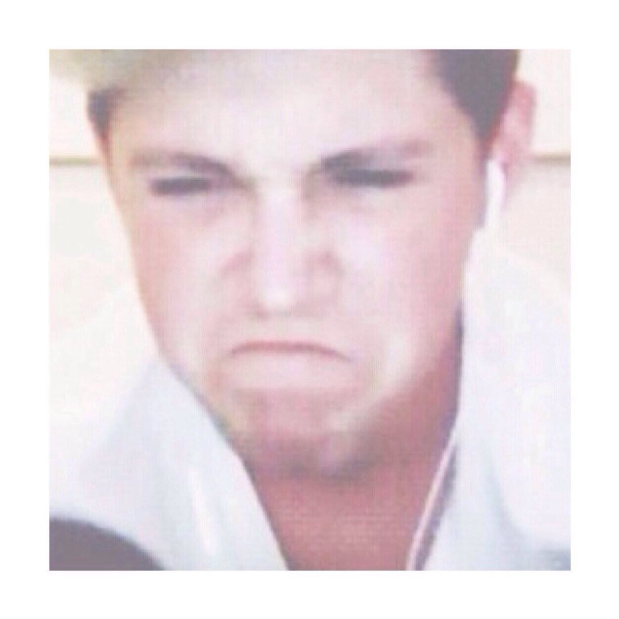 hey, can you please follow @niallennium, she gave you this free follow, thank you I love you