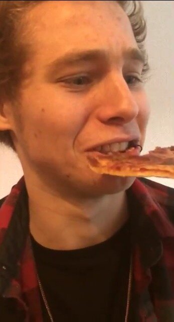 following everyone whos a directioner or in 5sos fam for free bc ur awsome. would be nice if you could follow @xpunkhemmox