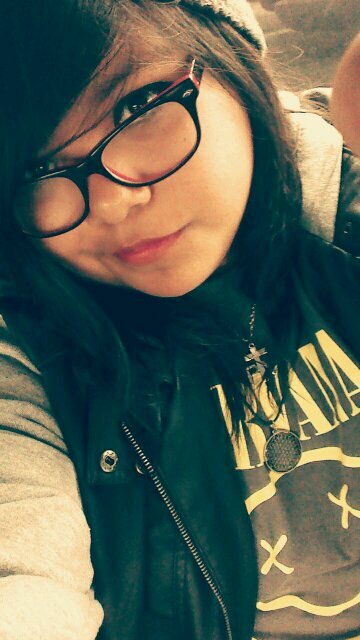 ayy, lmao add me on facebook at Elisabeth Cobain.   ;-; k, bye. t(._. t)♥