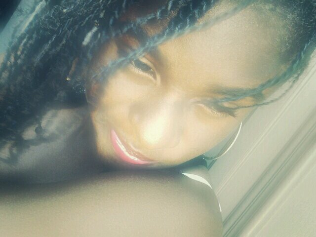 Laughters gud for the soul
 love to laugh. Hang out n b maself
 ill follow back!3||Ahnia