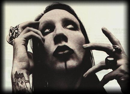 Cuenta oficial del club de Fans de Marilyn Manson España
In your house and killing you