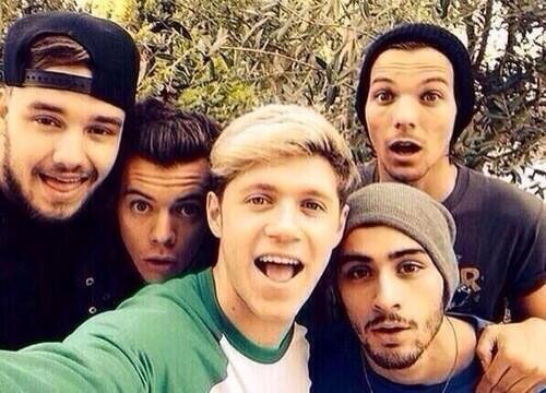 Football fan, loving husband of @richter2686 and DIRECTIONER :D