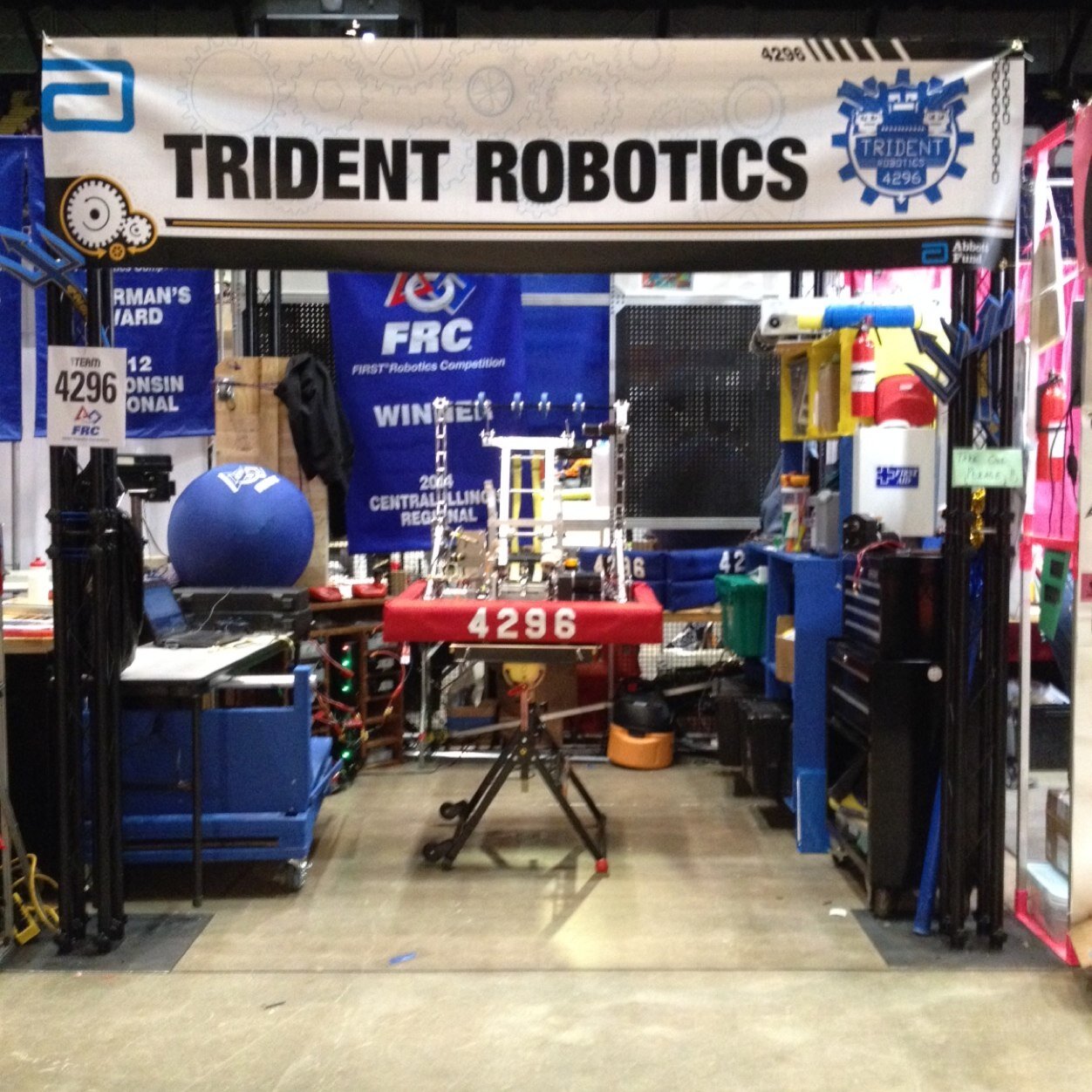 We are Trident Robotics, a seven year veteran team looking to inspire, teach, and have fun along the way. https://t.co/Eojn7RRZ8C #omgrobots #sharkattack4296