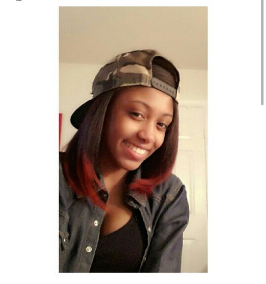 d(m)v .. pretty girls love other pretty girls its yall ugly bitches that hate ✋ , single c/o 2015
