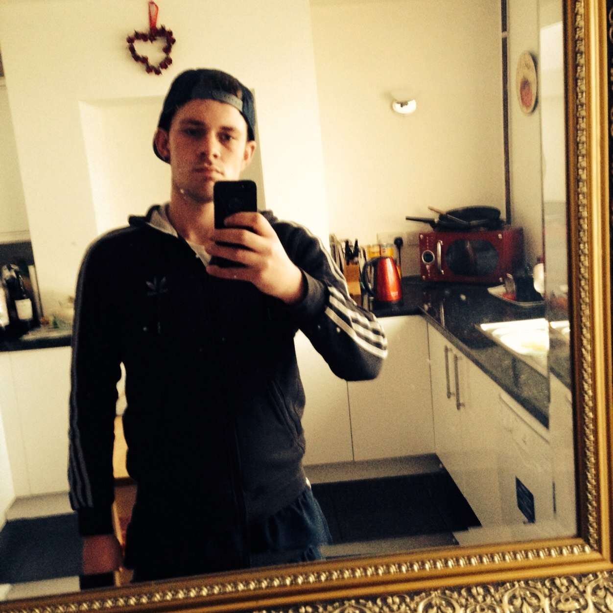 Im 24 from hereford single and partys like a rock star ;)