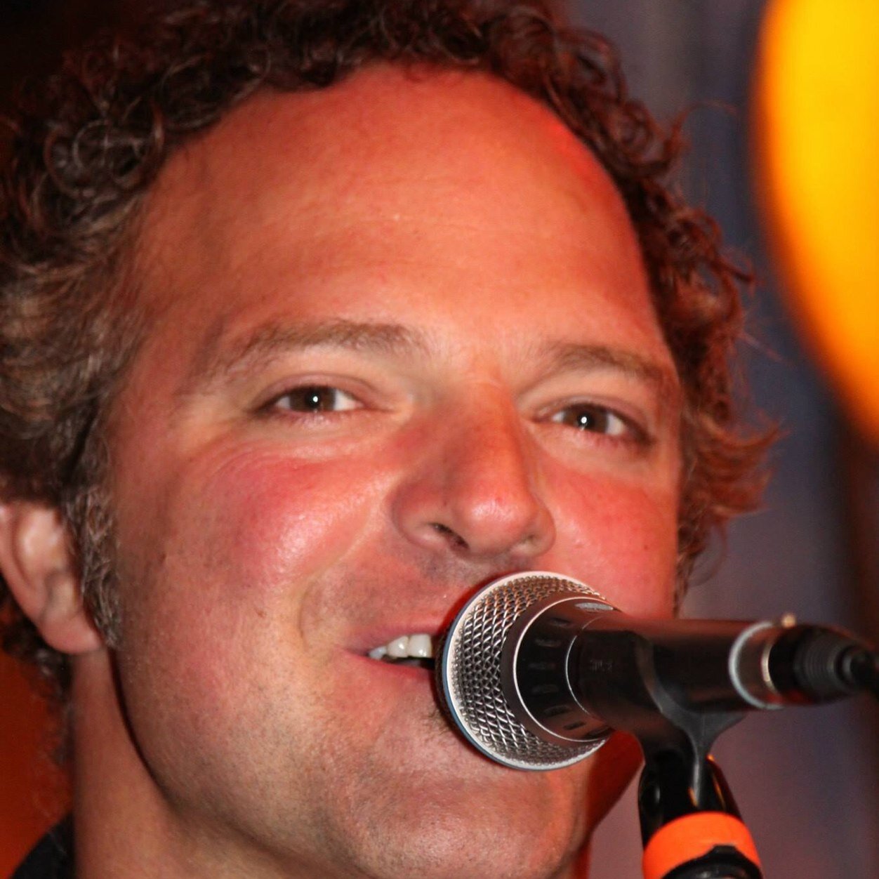Singer, songwriter, Dad, foodie! Hoping for world peace.