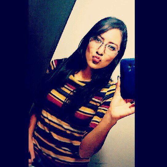 Loca, bipolar, gritona, cariñosa, en fin, simplemente ABY:3 Follow me:*