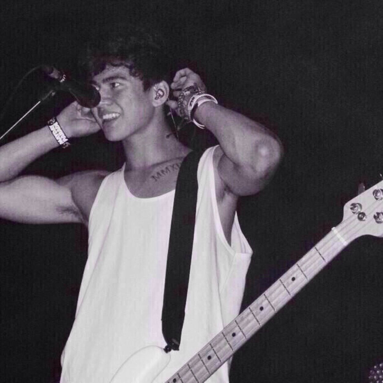 NEVER GIVE UP BECAUSE ONE DAY YOUR SUNSHINE WILL NOTICE YOU, I PROMISE ☀︎ stay strong ilysm ☀︎ owner follows back: @cakessunshine