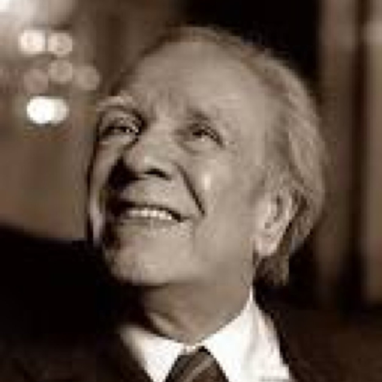 JorgeAlephrojo's profile picture. Critico y Corrector .