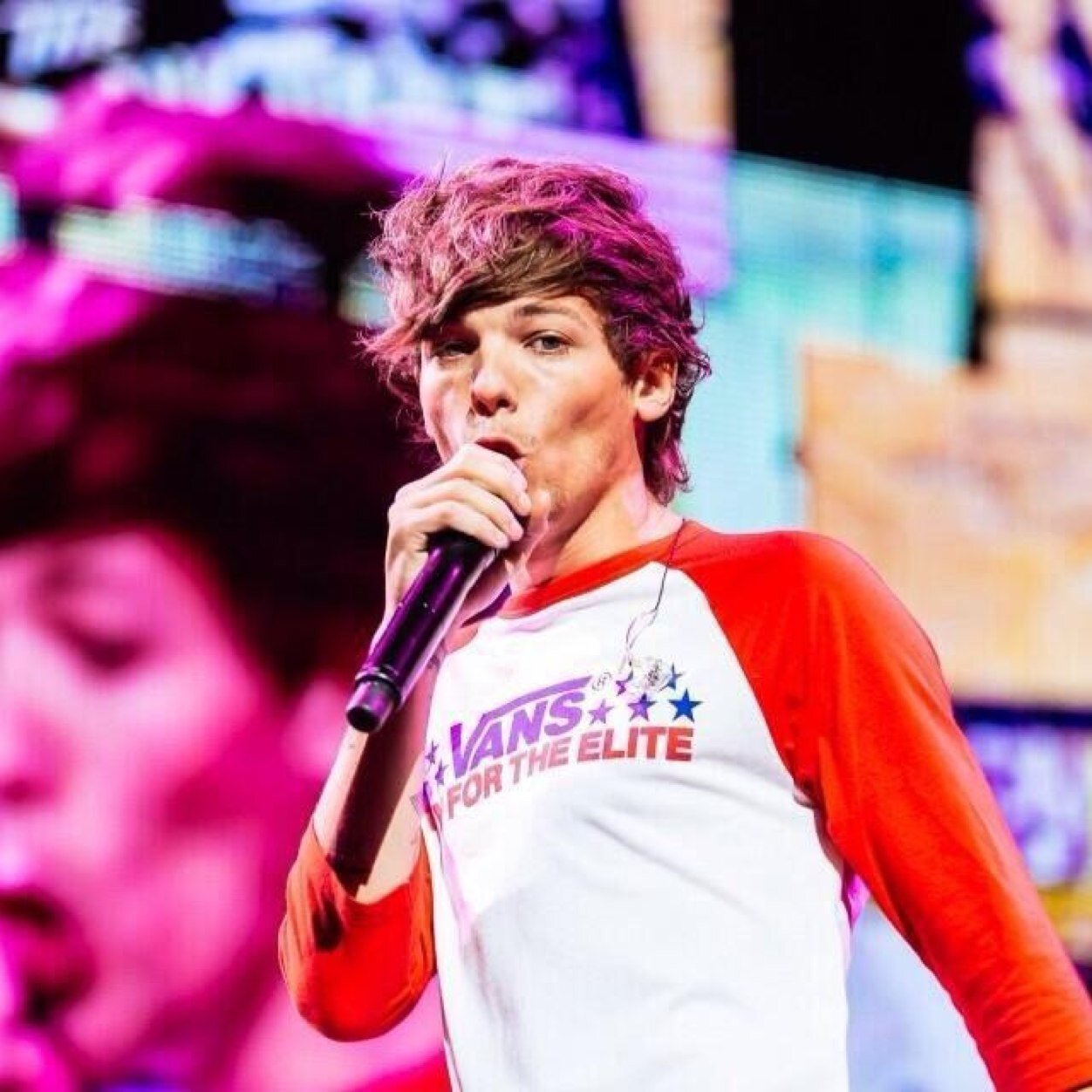 You get a free follow cause you're amazing :) follow @killthecarrots please.