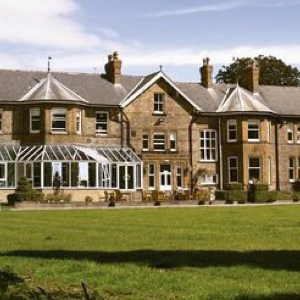 94 bedrooms, 8 meeting rooms up to a capacity 150 and licenced for Civil Marriage Ceremonies and catering up to 120 for the Wedding Breakfast.