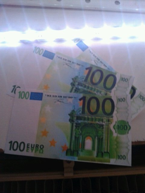 volg mij op mijn weg naar rijkdom, en nee ik ben geen egoïstisch die het aleen doet ik laat zien hoe anderen het ook kunnen doen