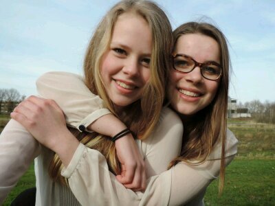 YOUTUBE ~ Janne & Jeltje.  Zoals alle meiden.