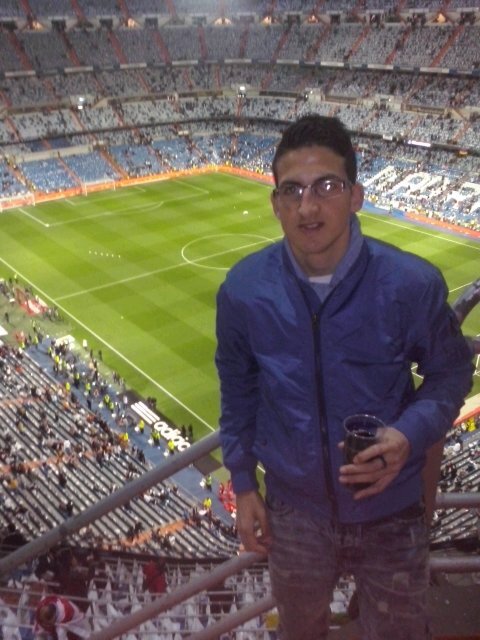 Student  1*GM telecommunications instalations, fan of Manchester United and Real Madrid... And live the life and get to know new people and new worlds :p