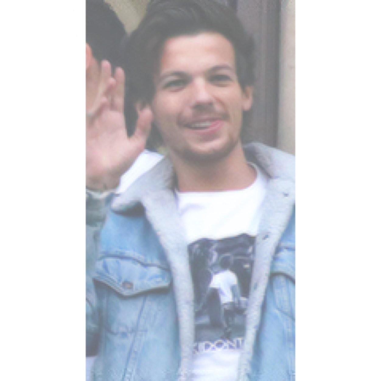 Go follow @Cumisha1D ♡