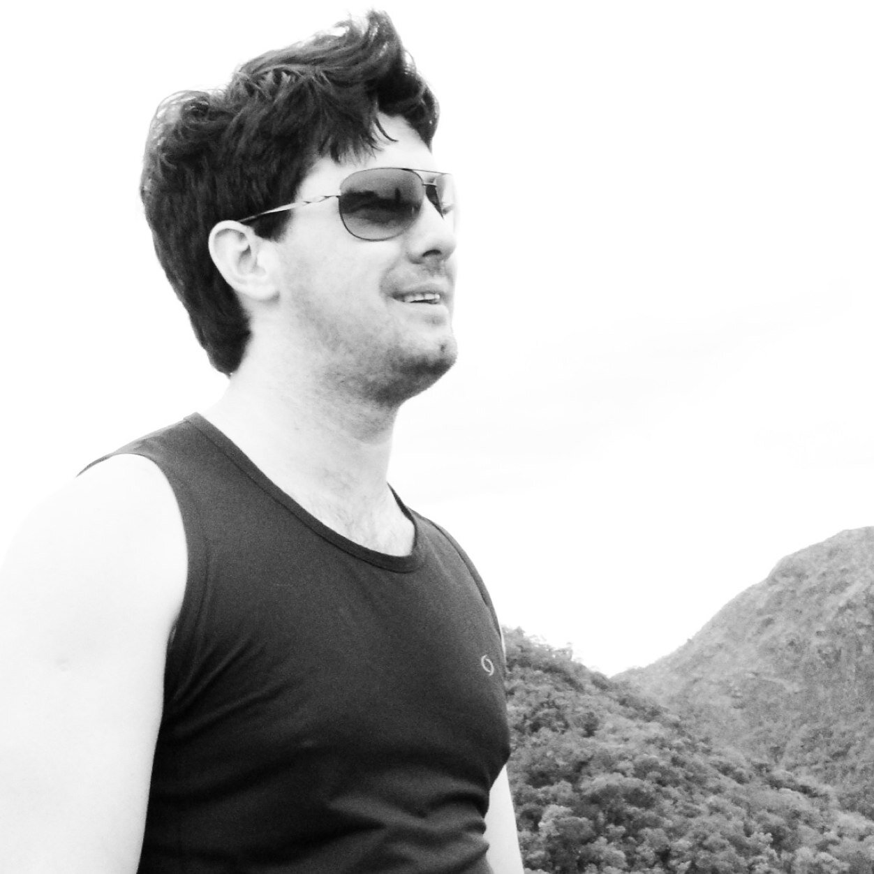 Webmarketer, Marketeiro... Fanático por tecnologia, fotografia, publicidade, propaganda, web e praticante de esportes radicais(natação..canoagem...kkk)!!!