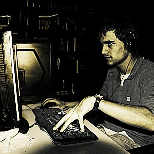 Soy un gamer apasionado y chico toledano de 28 años al que le gusta jugar todo tipo de juegos: entre los que destacan los juegos de blizzard como Starcraft II.