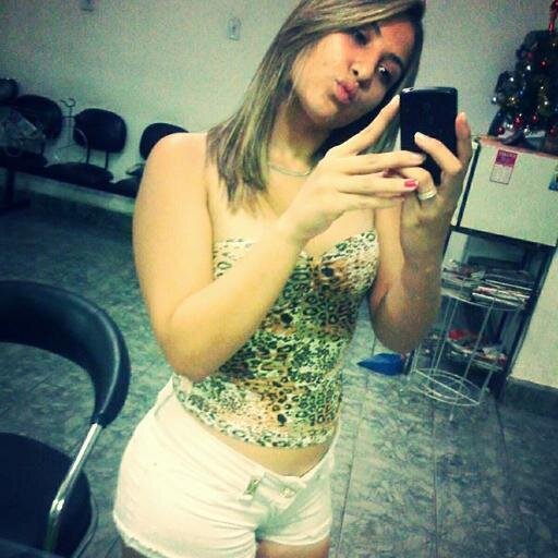 - é Deu$ qÊ aprontÁ a estrEla qÊ vai brilhaR ! casada com o BruNo,   fÃ do @KAUAN_KORINGA ♥ .. semmai$  =) *