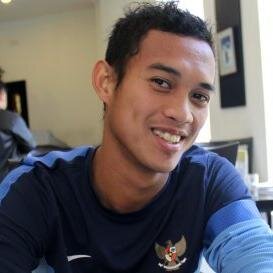 memang aku bukan orang yg pertama tp aku akan menjadi seseorang yg terakhir bagimu.