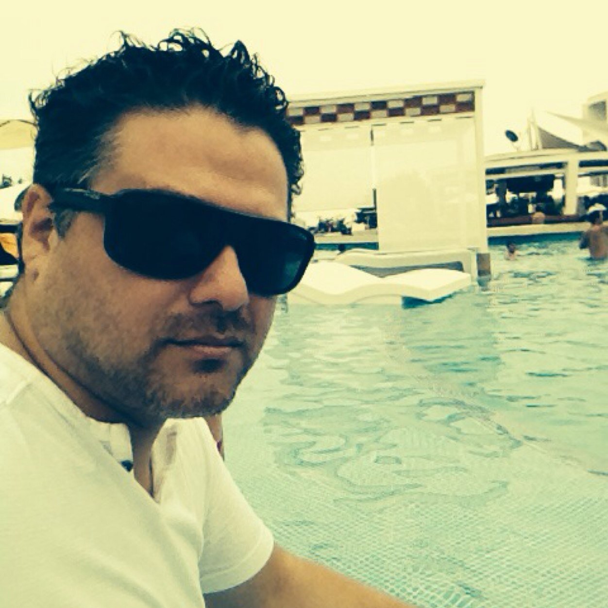 giorob77's profile picture. [Dj Brujo] [remixer] [Publicista] [Marketero]. Amante de la música, de la buena gastronomía y coctelería. Sin música la vida sería un error!