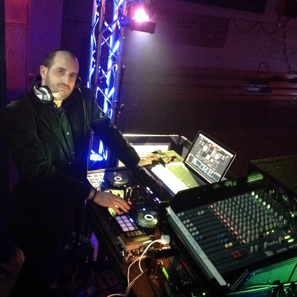 Olam DJ & Production is a full service entertainment and event company located in the Metropolitan New York & NJ area.With a roster of professional DJs.