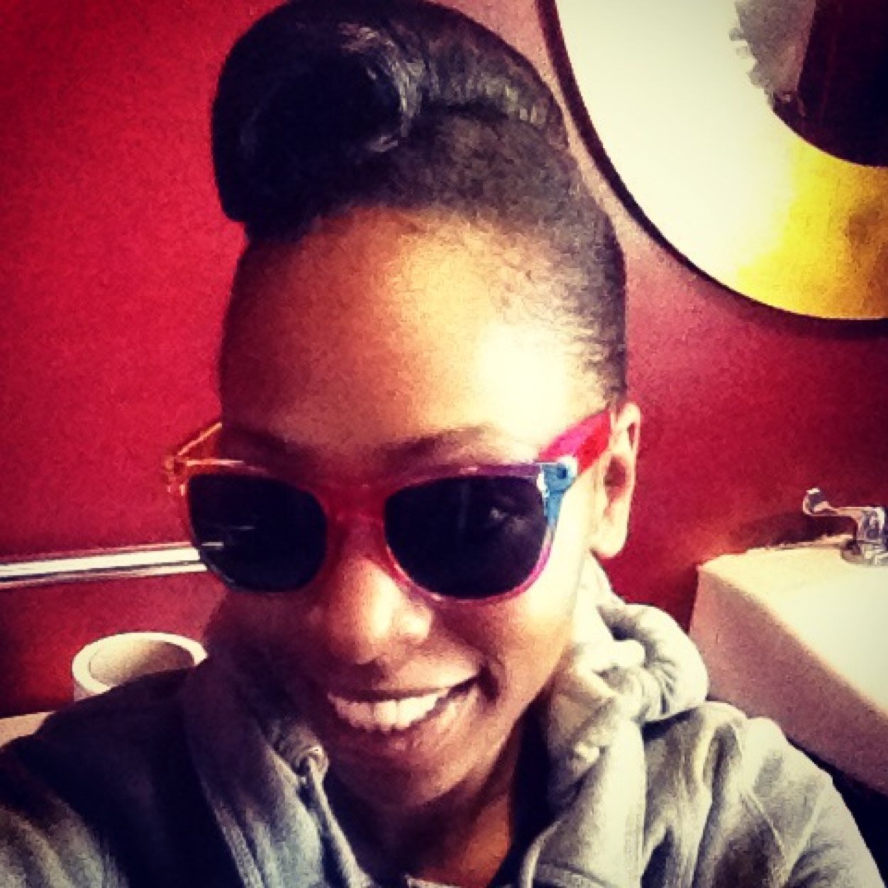 MsShaniceB's profile picture. Experienced in all that matters :)