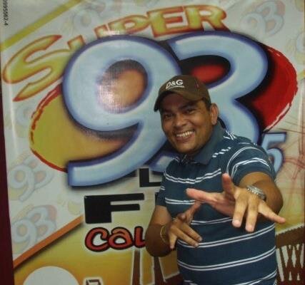 Locutor Comercial De la Super 93.5fm Los Especiales en Serie Sab y Dom de 9pm a 12m