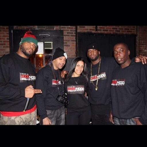 We Live Every Sunday On Hood2Hood Radio 7-9pm Tune In To http://t.co/uJIyubHbYI Call Up 718-239-9200 Rep Ya Hood And.. download Free Ustream app