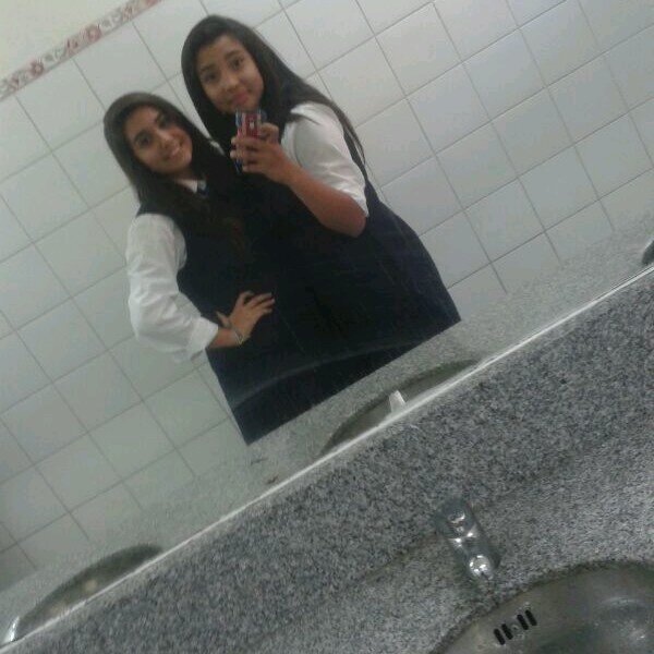 Holii' voy en el taja escucho musica de el ruzio de la ruzia y de los 1D ♡