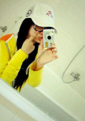Facebook : Alexsander Karina Violita S                   Instagram : karin_violz94                                        Path : Alexsander Karina Violita S