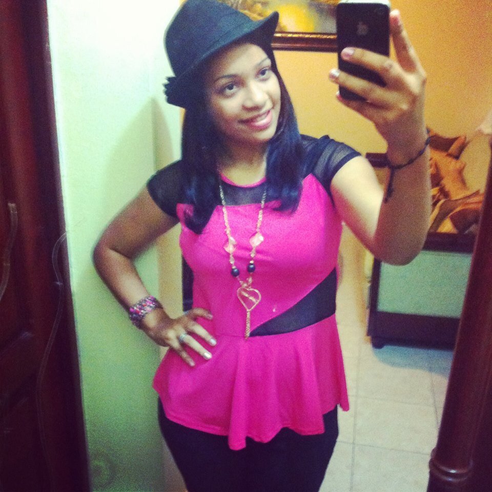 Roseline3 mi mayor bendicion, ser sincera es mi defecto, mi sueño vivir la vida feliz, amo mi madre y toda mi familia.