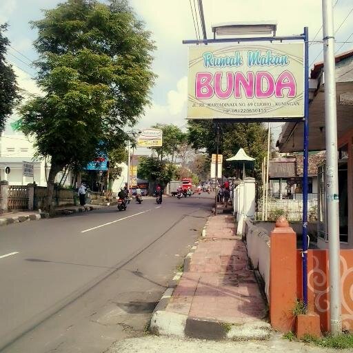 | Rumah Makan BUNDA Cijoho Kuningan | Jalan RE.Martadinata No.69 Cijoho Kuningan | Menerima Catering,Nasi Kotak,Snack DLL | 
CP : 081220650455/089665608010 |