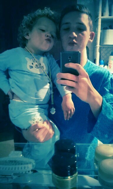 albertosanmore's profile picture. Del 96. No soy de demostrar sentimientos, pero estoy lleno de ellos. Sufro en silencio, amo con miradas y hablo por sonrisas.#Blue #LpO.