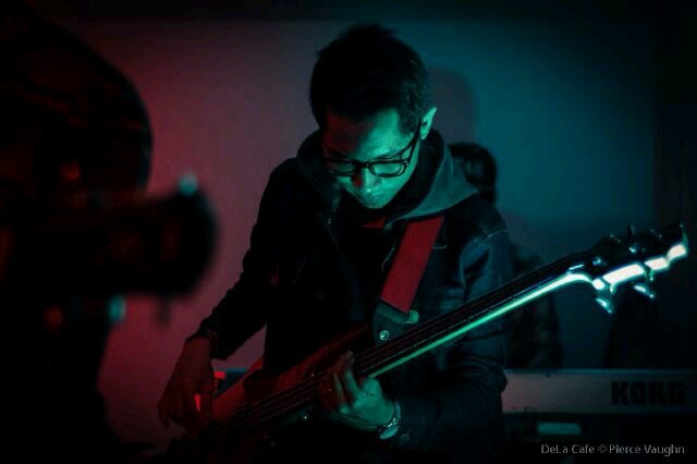 nikkocandra's profile picture. Bass Player | Red Army | Lelaki tertampan di sekitar pekarangan rumahnya