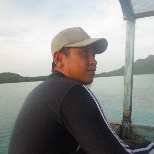 penggemar Asenal.seorang fisioterapis,lajang....