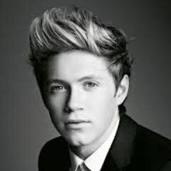 « Si quelqu'un lève son index pour te juger, lève ton majeur pour le remercier. » Louis Tomlinson
