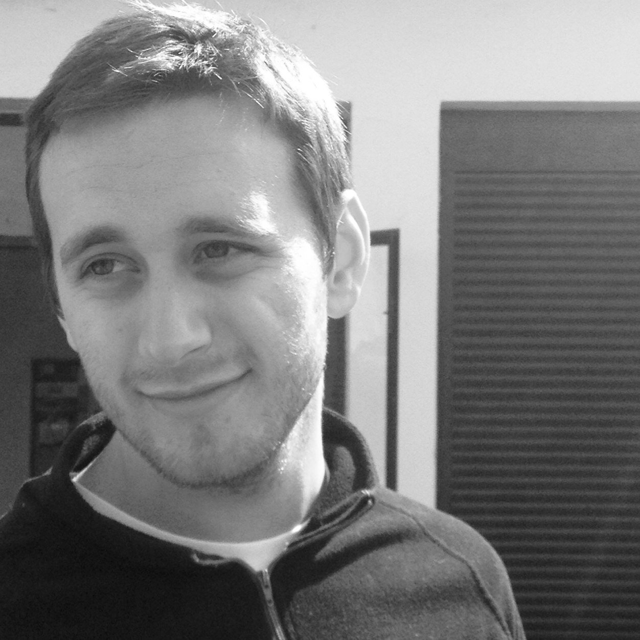 23 años, Ingeniero energético, adicto al ajedrez, al tenis y a Juego de Tronos