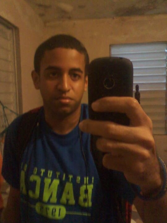 Hola me llamo Eliezer tengo 20 años soy pentecostal me gusta hacer amigos cantar y vivir la vida y tambn soy humilde y buena persona