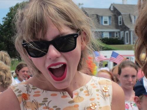 adorableswiftt's profile picture. Don't you see the starlight? Don't you dream impossible things?