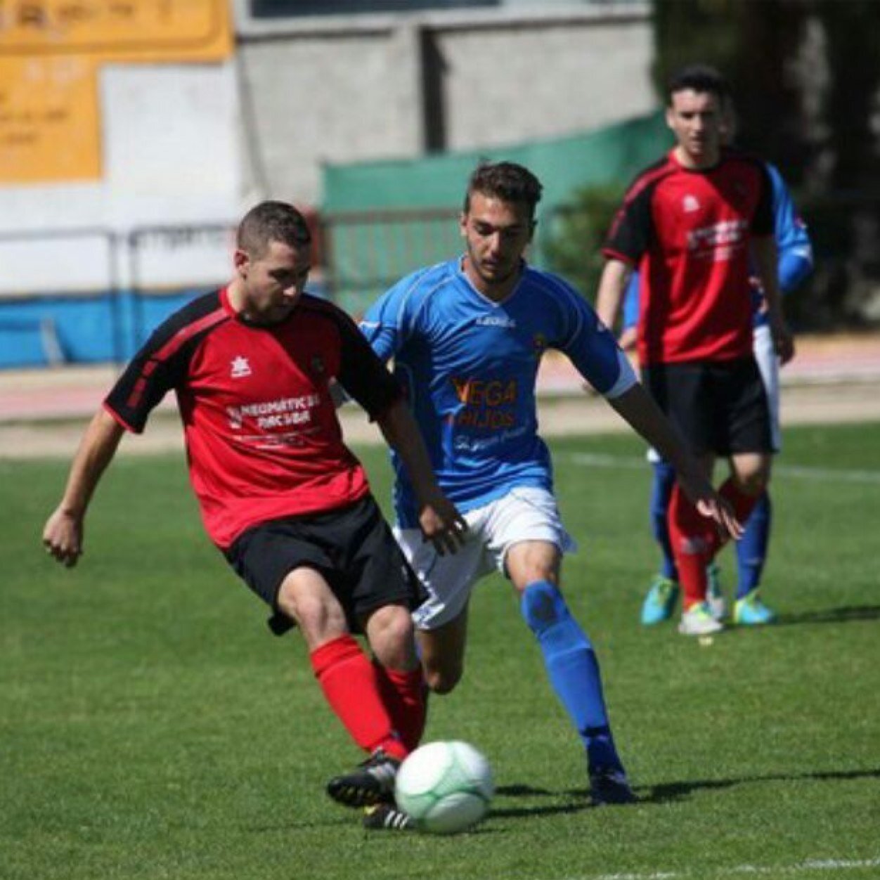 ex jugador ud la voz, ex-entrenador del miralbaida benjamin..actualmente entrenador juaninydiego cadete!