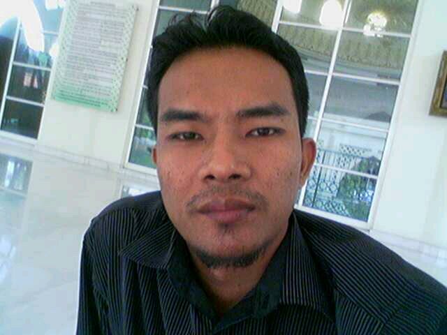 ahsayuti's profile picture. Works for DHL, Mother of one. Loves diving. Photographer wannabe. Will learn to ride a motorbike someday.