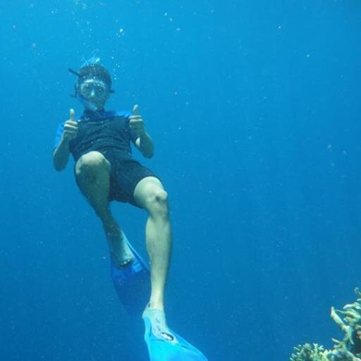 Si Pena Tuhan: Penyair, Filsuf, Sufi (Suka film India), Penulis lepas, Wartawan-Redaktur-Editor, Traveler, apa saja terserah Anda, asal jangan homo:D