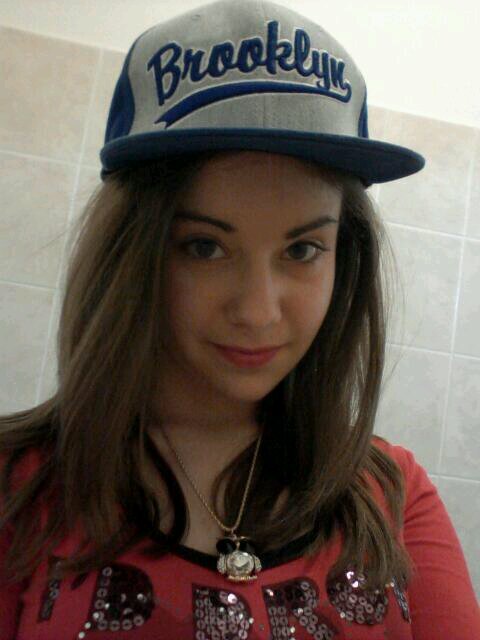 Hello! I'm Hungarian.:)♥  #Directioner ♥  #Belieber.♥  Follow me and I'll follow you back.xx